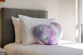 StayAU 4BR Lakeside Retreat in Seabrook