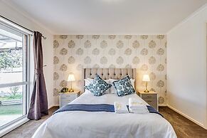 StayAU 4BR Lakeside Retreat in Seabrook