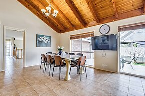 StayAU 4BR Lakeside Retreat in Seabrook
