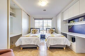 StayAU 4BR Lakeside Retreat in Seabrook