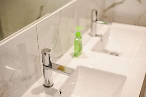 StayAU 4BR Lakeside Retreat in Seabrook