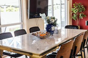 StayAU 4BR Lakeside Retreat in Seabrook