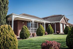 StayAU 4BR Lakeside Retreat in Seabrook