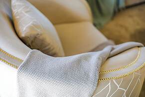 StayAU 4BR Lakeside Retreat in Seabrook