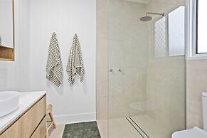 Palm Beach Cottage Walk to Beach