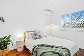 Palm Beach Cottage Walk to Beach