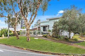 Palm Beach Cottage Walk to Beach