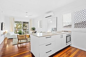 Palm Beach Cottage Walk to Beach