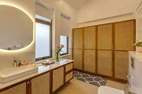 Casa Maxima - 4BR w Private Pool 1km to the Beach