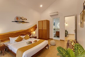 Casa Maxima - 4BR w Private Pool 1km to the Beach