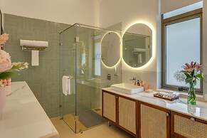 Casa Maxima - 4BR w Private Pool 1km to the Beach
