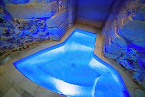 Trullo Meraviglia With Garden And Pool