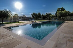 Trullo Meraviglia With Garden And Pool