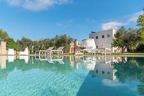 Trullo Meraviglia With Garden And Pool