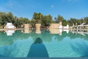 Trullo Meraviglia With Garden And Pool