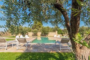 Trullo Meraviglia With Garden And Pool