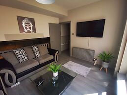 2BR Central Cosy Apartment