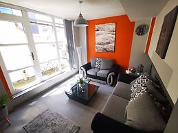 2BR Central Cosy Apartment