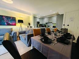 4BR Modern Ormeau House