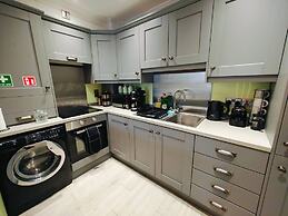 4BR Modern Ormeau House