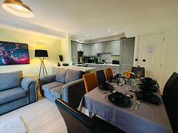 4BR Modern Ormeau House