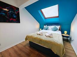 4BR Modern Ormeau House