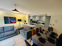 4BR Modern Ormeau House