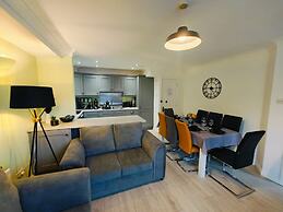 4BR Modern Ormeau House