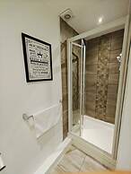 4BR Modern Ormeau House