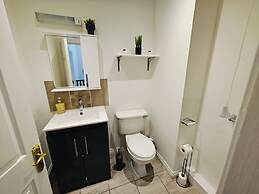 4BR Modern Ormeau House