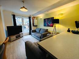 4BR Modern Ormeau House