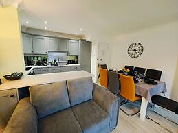 4BR Modern Ormeau House