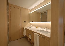 UH Suite The Gangnam