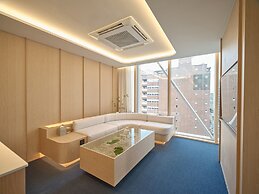 UH Suite The Gangnam