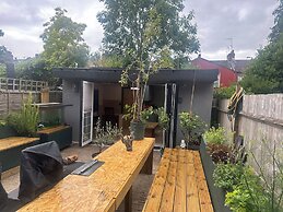 Inviting 1-bed Studio in London
