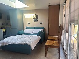 Inviting 1-bed Studio in London