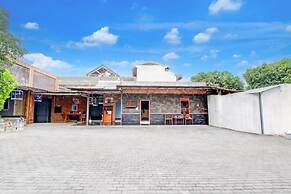 Hotel O Prambanan Near Prambanan Temple