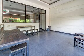 Hotel O Genteng Near Genteng Market Formerly Uno Hotel