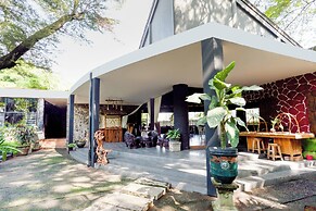 Hotel O Genteng Near Genteng Market Formerly Uno Hotel