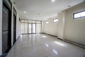 Hotel O Genteng Near Genteng Market Formerly Uno Hotel