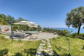 Villa Luce del Sol with Pool - L