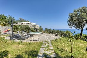 Villa Luce del Sol with Pool - L