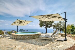 Villa Luce del Sol with Pool - L