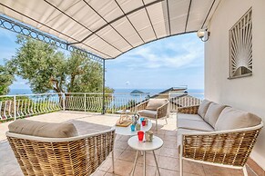 Villa Luce del Sol with Pool - L