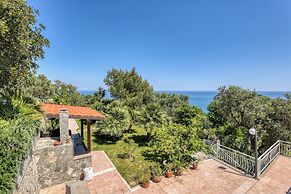 Villa Luce del Sol with Pool - L