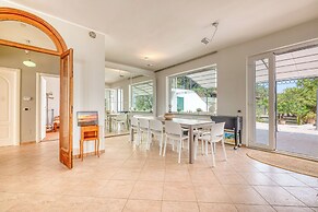 Villa Luce del Sol with Pool - L