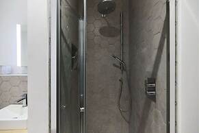 The Putney Hideaway - Modern and Elegant 3bdr Flat With Patio