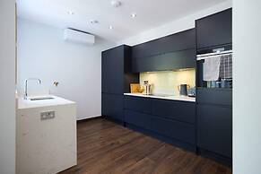 The Putney Hideaway - Modern and Elegant 3bdr Flat With Patio