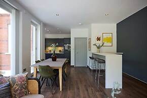 The Putney Hideaway - Modern and Elegant 3bdr Flat With Patio
