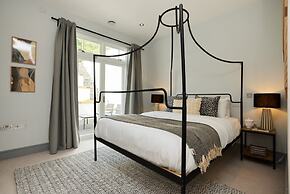 The Putney Hideaway - Modern and Elegant 3bdr Flat With Patio